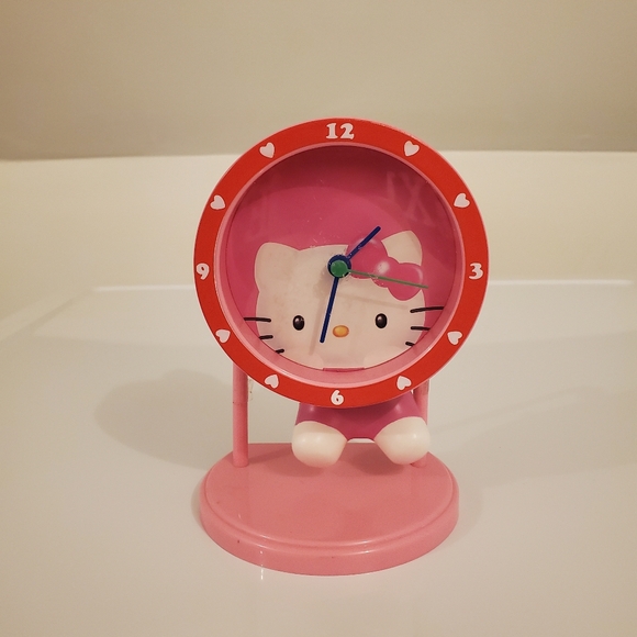 Hello Kitty Swinging Feet Clock - Picture 1 of 3